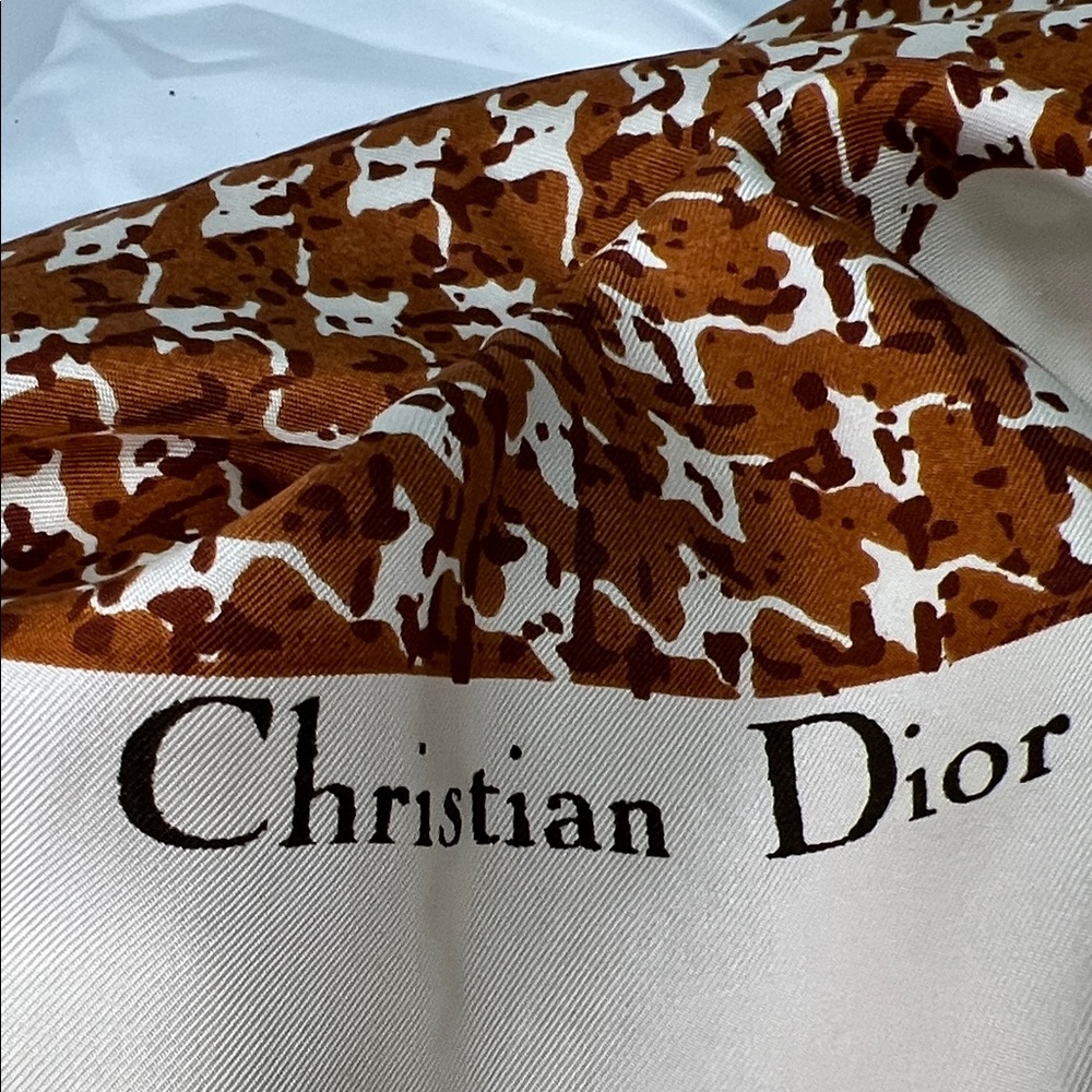 Dior Elegant Brown and Cream Wrap - Picture 2 of 6